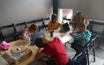  (photo)