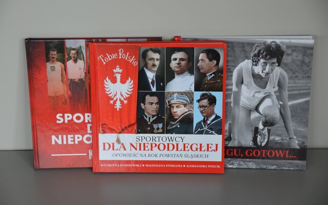 Książki ,,Sportowcy dla Niepodległej'', ,,Do biegu, gotowi...'', ,,Sportowcy dla Niepodległej - Katyń'' od senatora Wojciecha Ziemniaka