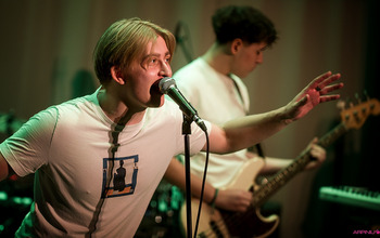  (photo)