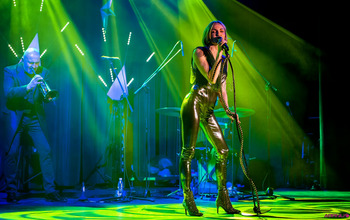  (photo)