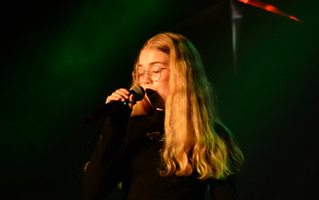  (photo)