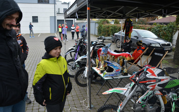  (photo)