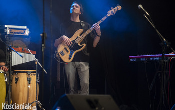  (photo)
