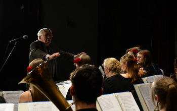  (photo)