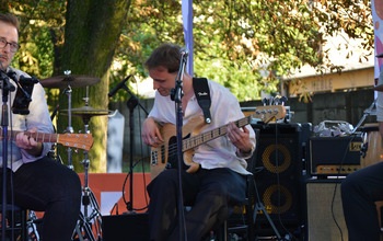  (photo)