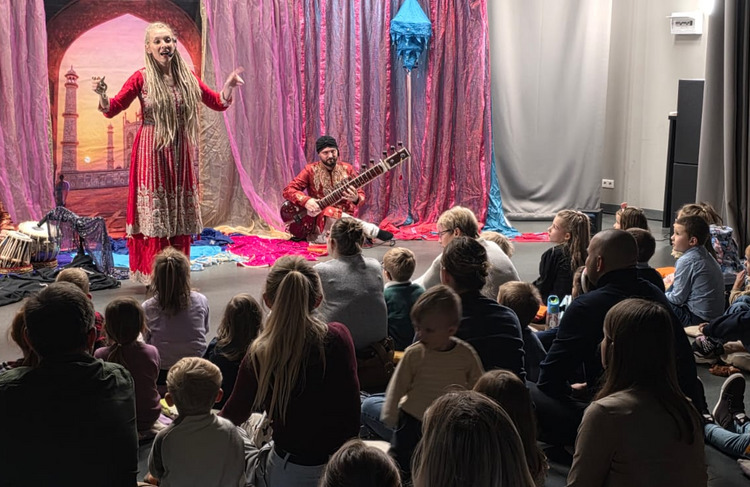 Teatralna Familiada – Zagubiona muzyka: Tajemnice Indii